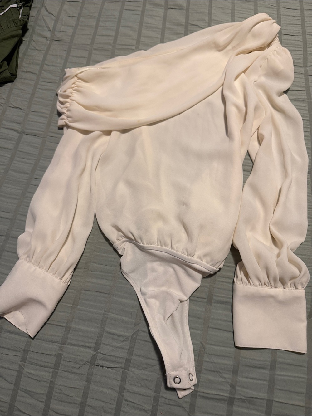 Express One-Shoulder Cream Long-Sleeve Bodysuit